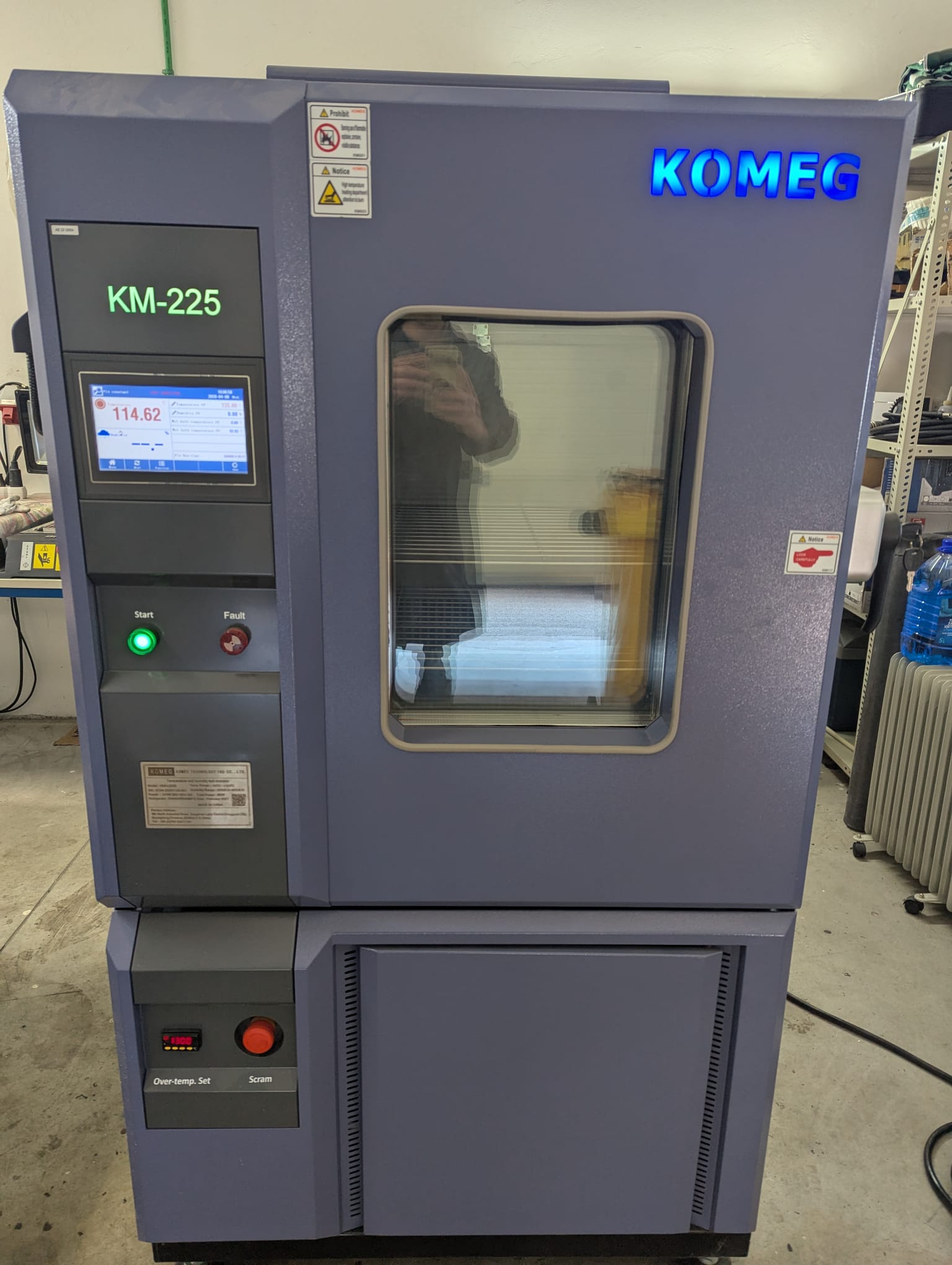 Controller close-up — TT-5166 PID touch interface, model display KM-225, over-temperature thermostat.